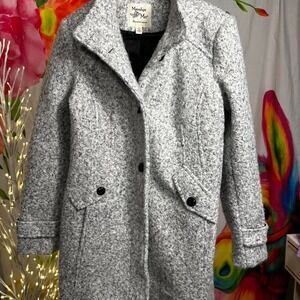 W62. Maralyn & Me grey wool coat with black buttons. Size L